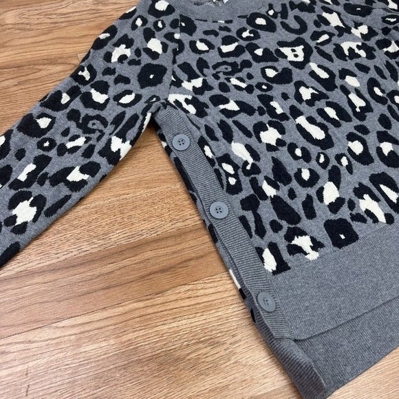 Stella & Dot Grey Leopard Print Sweater Women's Size Medium Wool Blend NEW - Picture 2 of 8